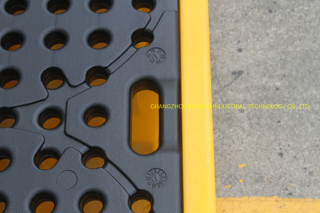 Heavy Duty Industrial 4 Drum Rackable Recycle Plastic Spill Pallet for Spill Control